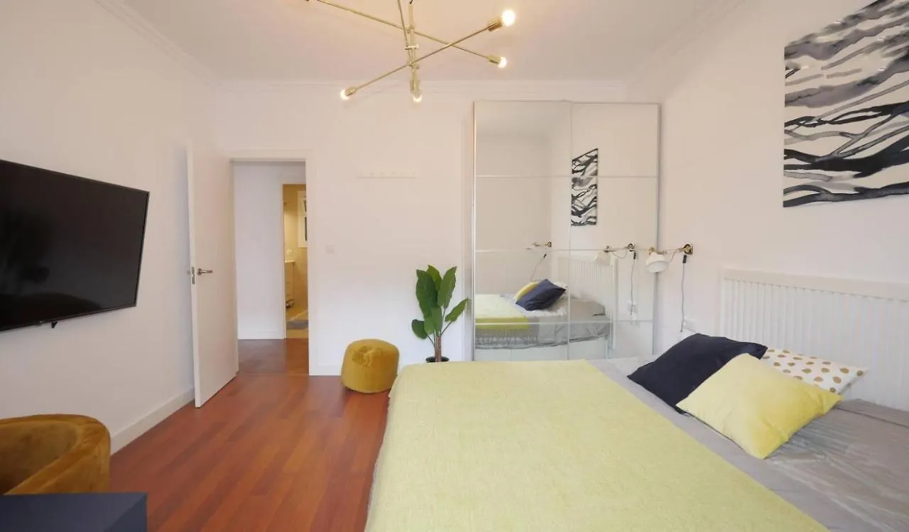 Ferienwohnung Beautiful&Modern 2-Bed In Eixample Barcelona Apartment